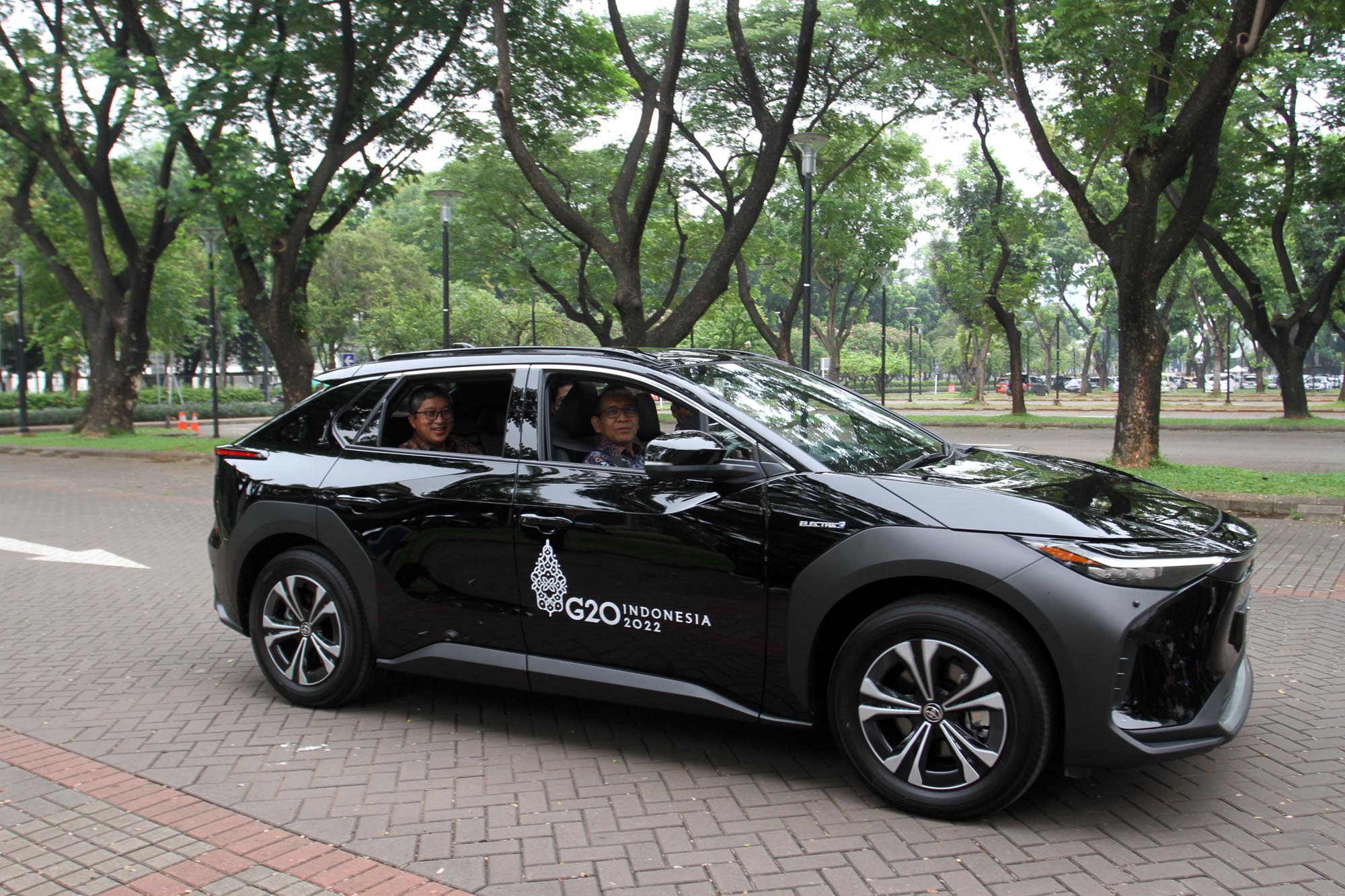 Toyota Serahkan Model Bev Bz X Lexus Ux E Untuk Mobilitas