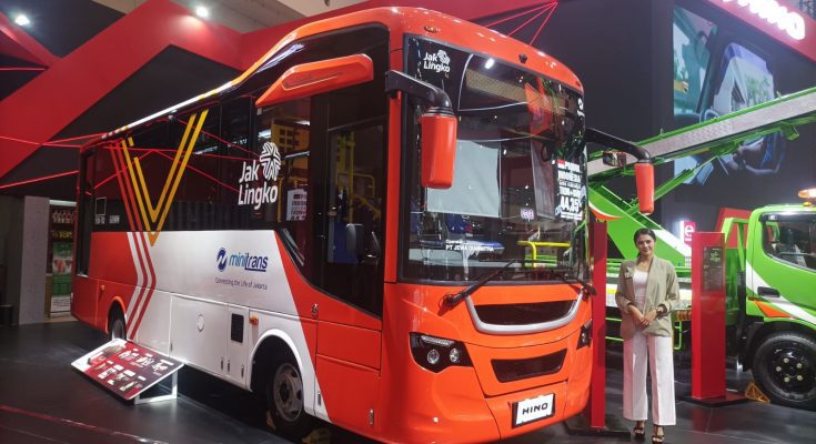 Hino Hadirkan Bus 4X4 di GIIAS