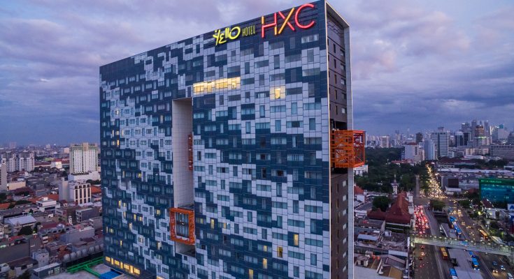 YELLO Hotel Harmoni hadir sebagai akomodasi tepat