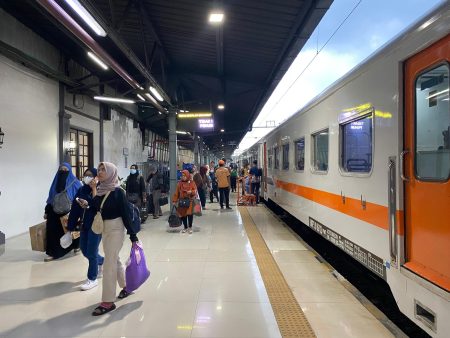 PT Kereta Api Indonesia (Persero) Daop 1 Jakarta akan mengoperasikan 11 KA Tambahan pada periode Angkutan Natal dan Tahun Baru